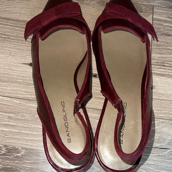 NWOB Bandolino maroon flat wedge with bow - Picture 8 of 9